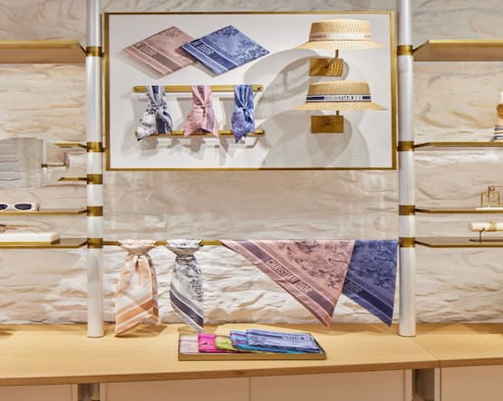 Top 5 Phụ Kiện Đang Gây Sốt Mùa Hè 2025 – Bạn Đã Sở Hữu Chưa?